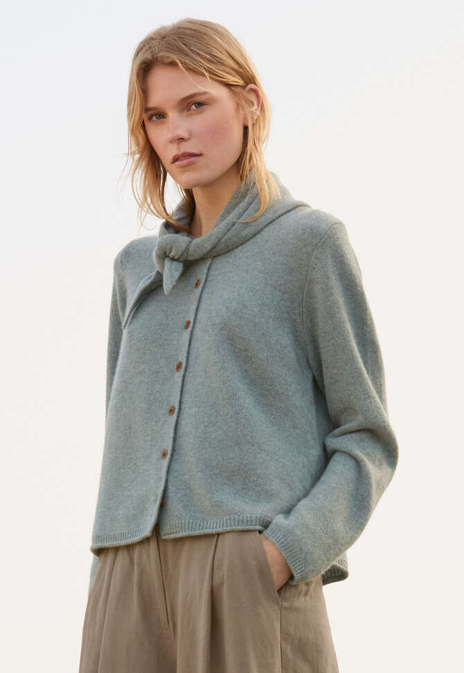 Triangle scarf, Lagoon, completeTheLook