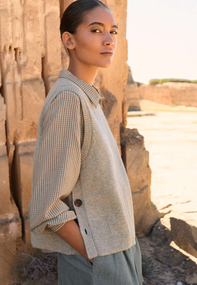 Sleeveless sweater, Pebble, completeTheLook