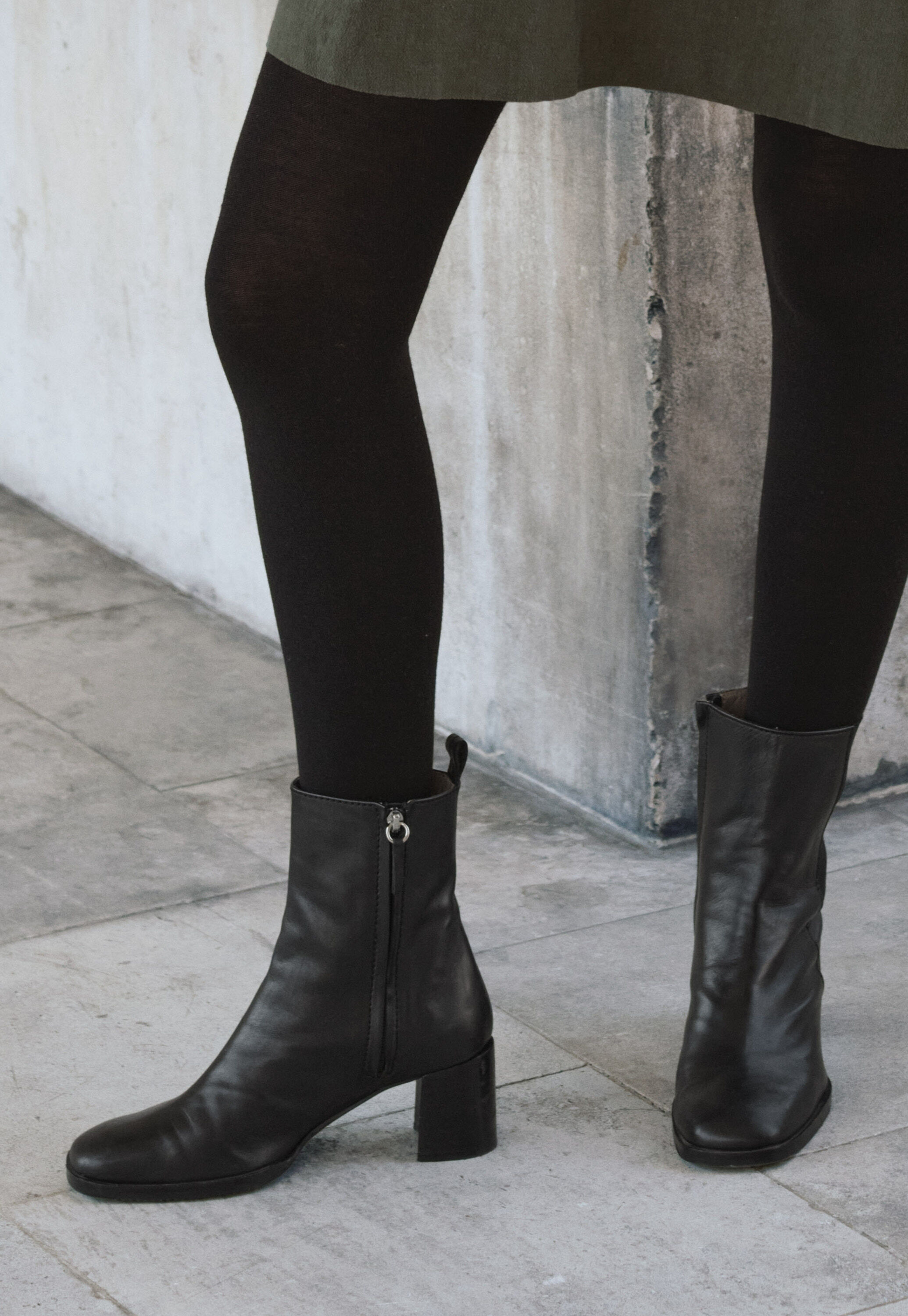 Semi-opaque tights