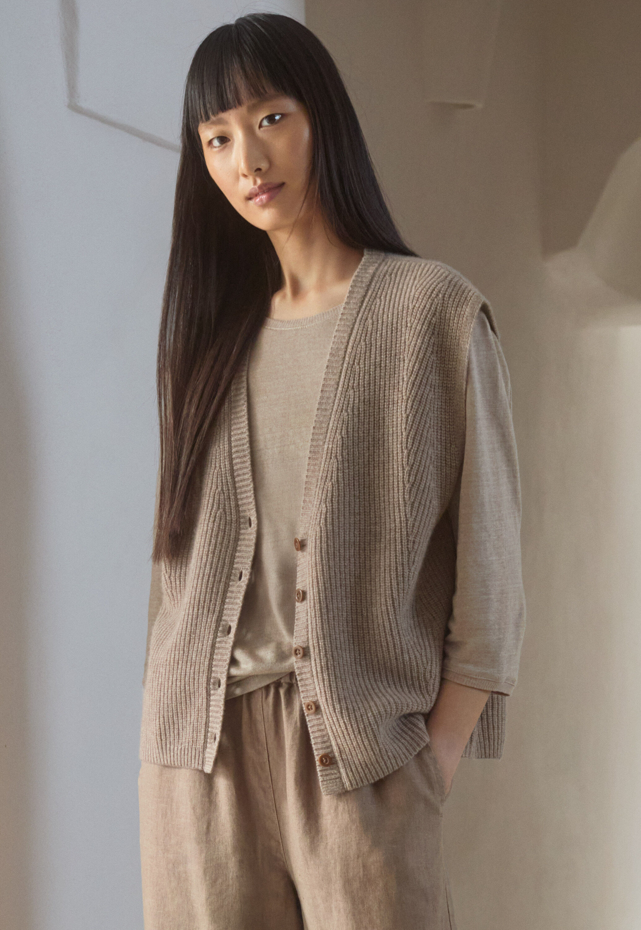 Sleeveless ribbed cardigan
