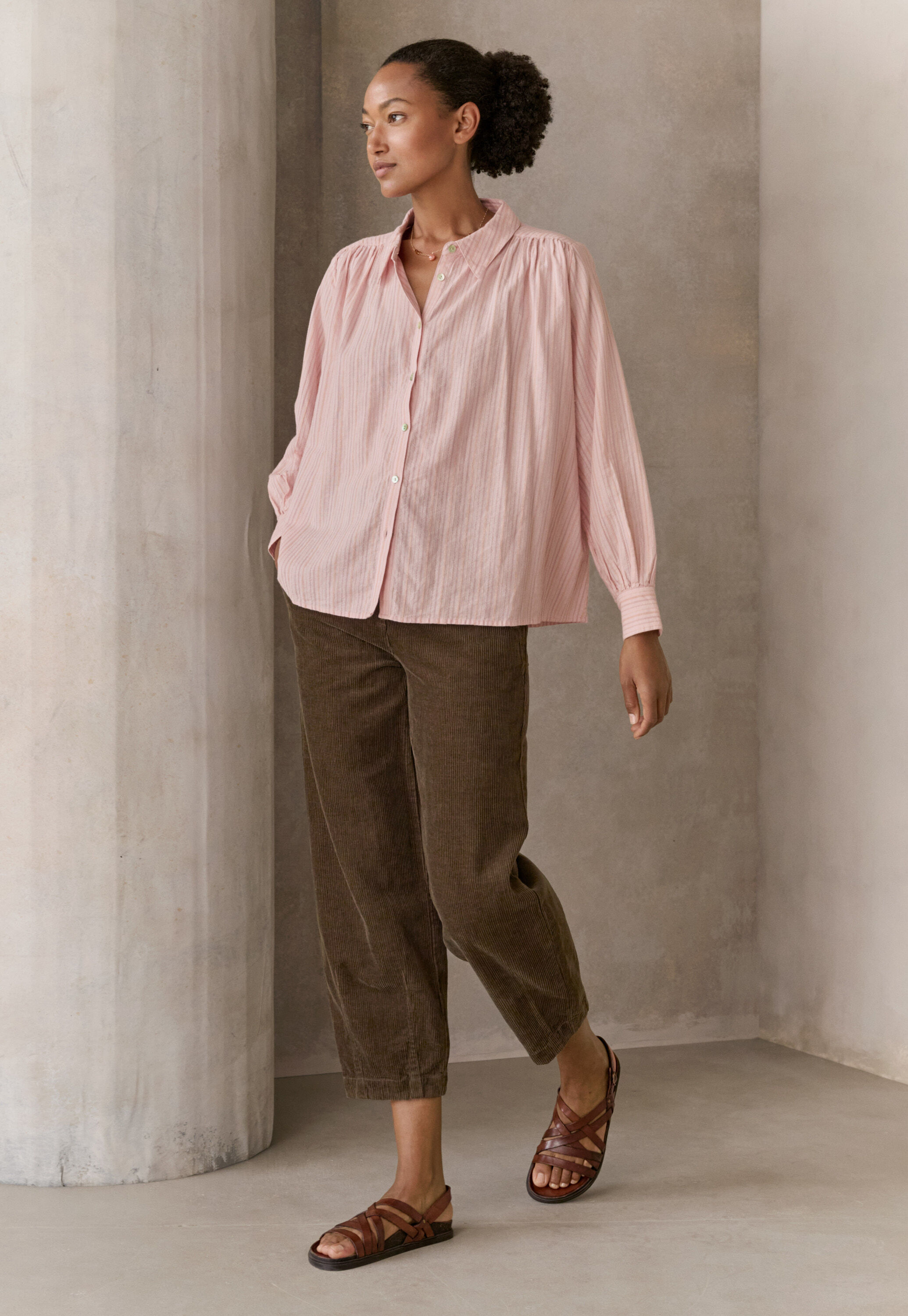 Cropped tapered-leg trousers