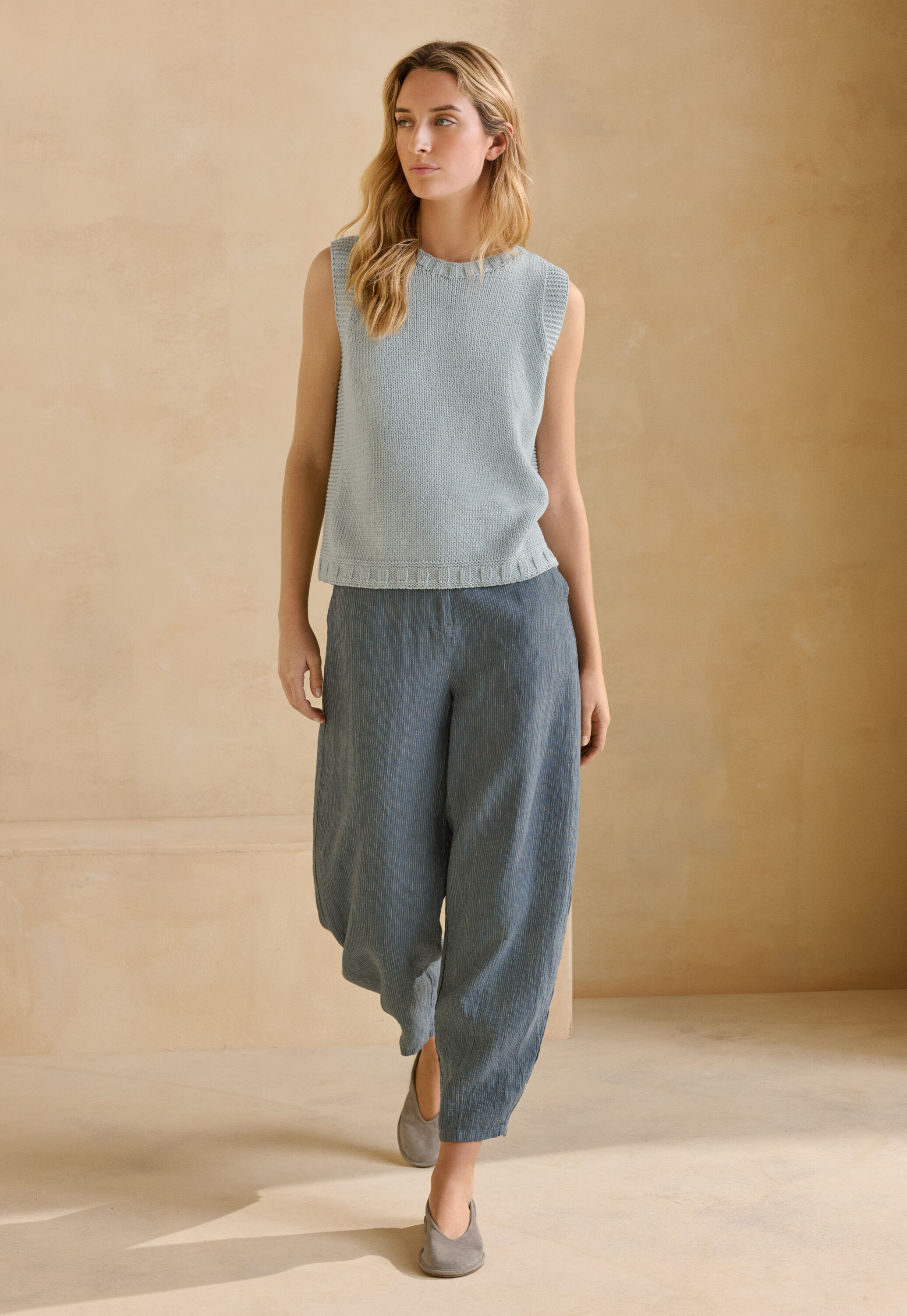 Striped dart-hem trousers