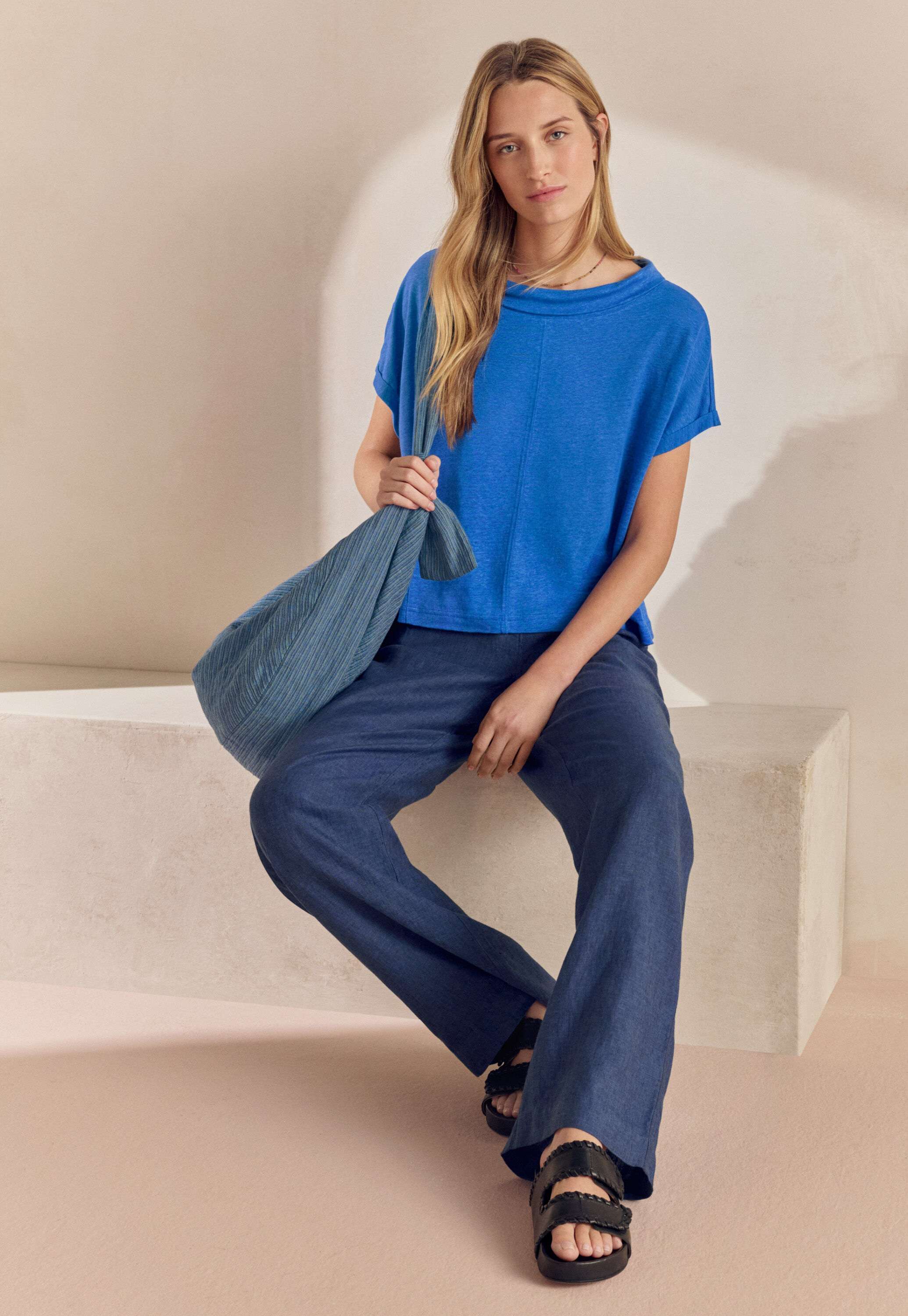 Turned-over neck top