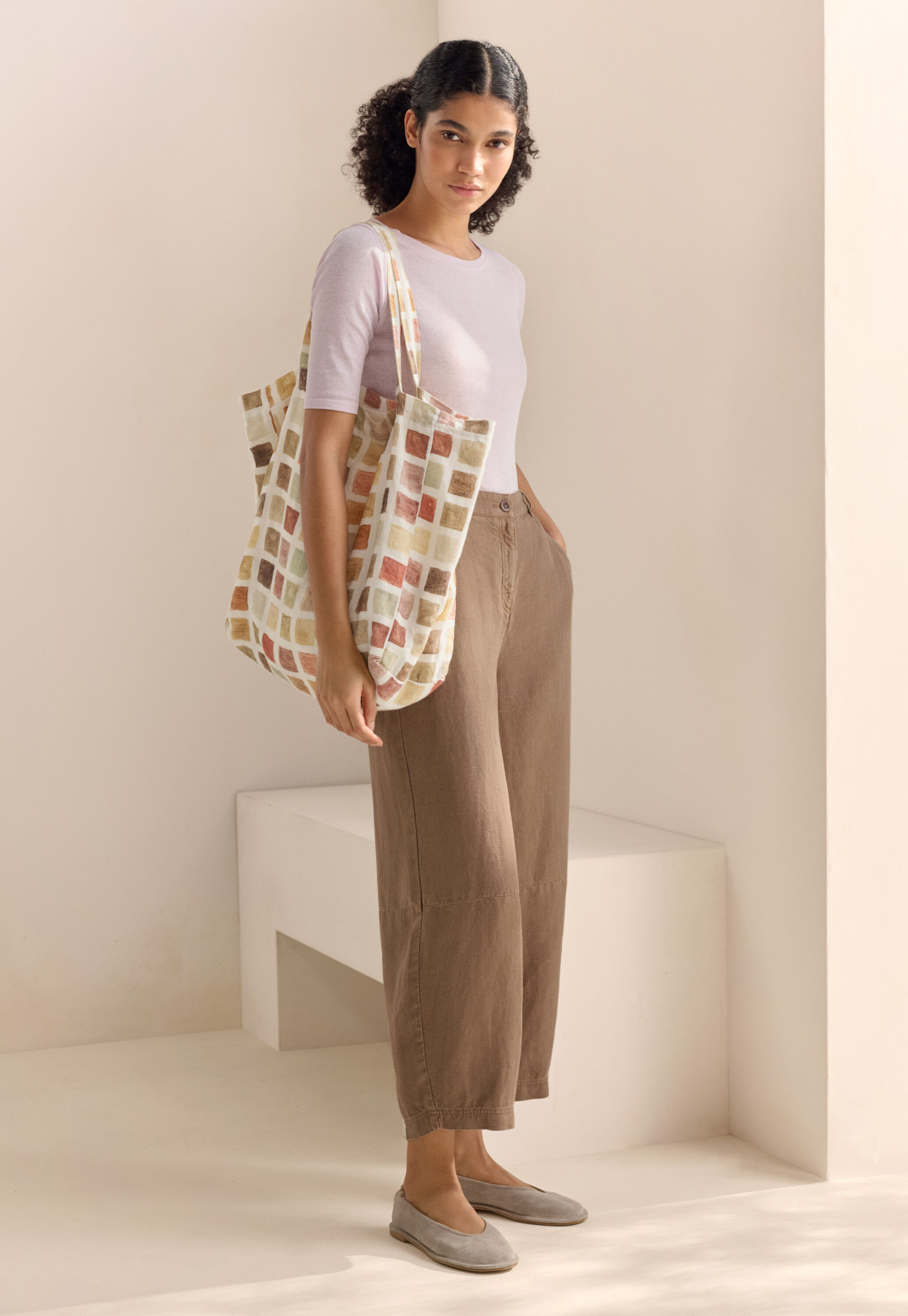 Barrel-leg trousers