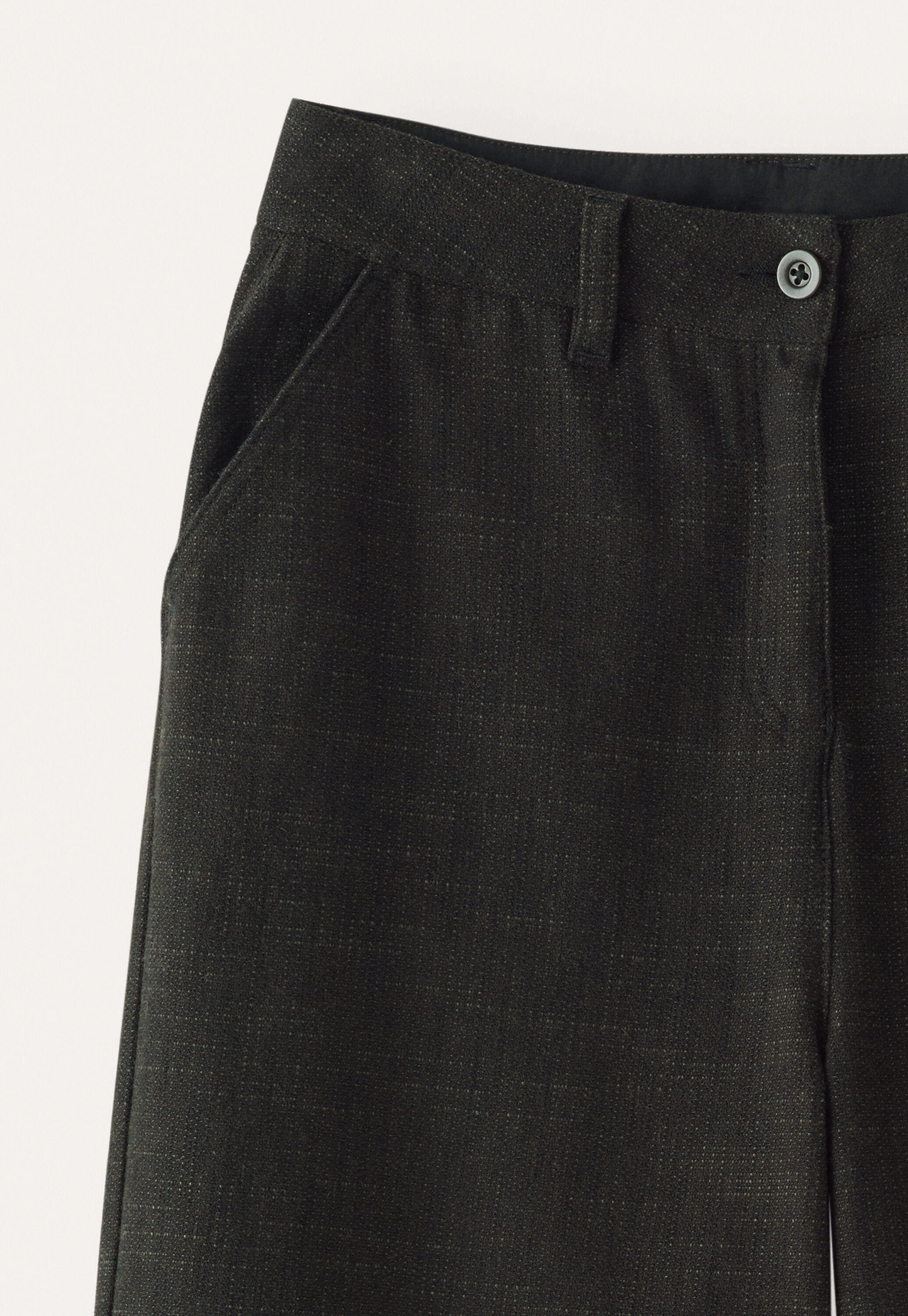 Barrel-leg trousers