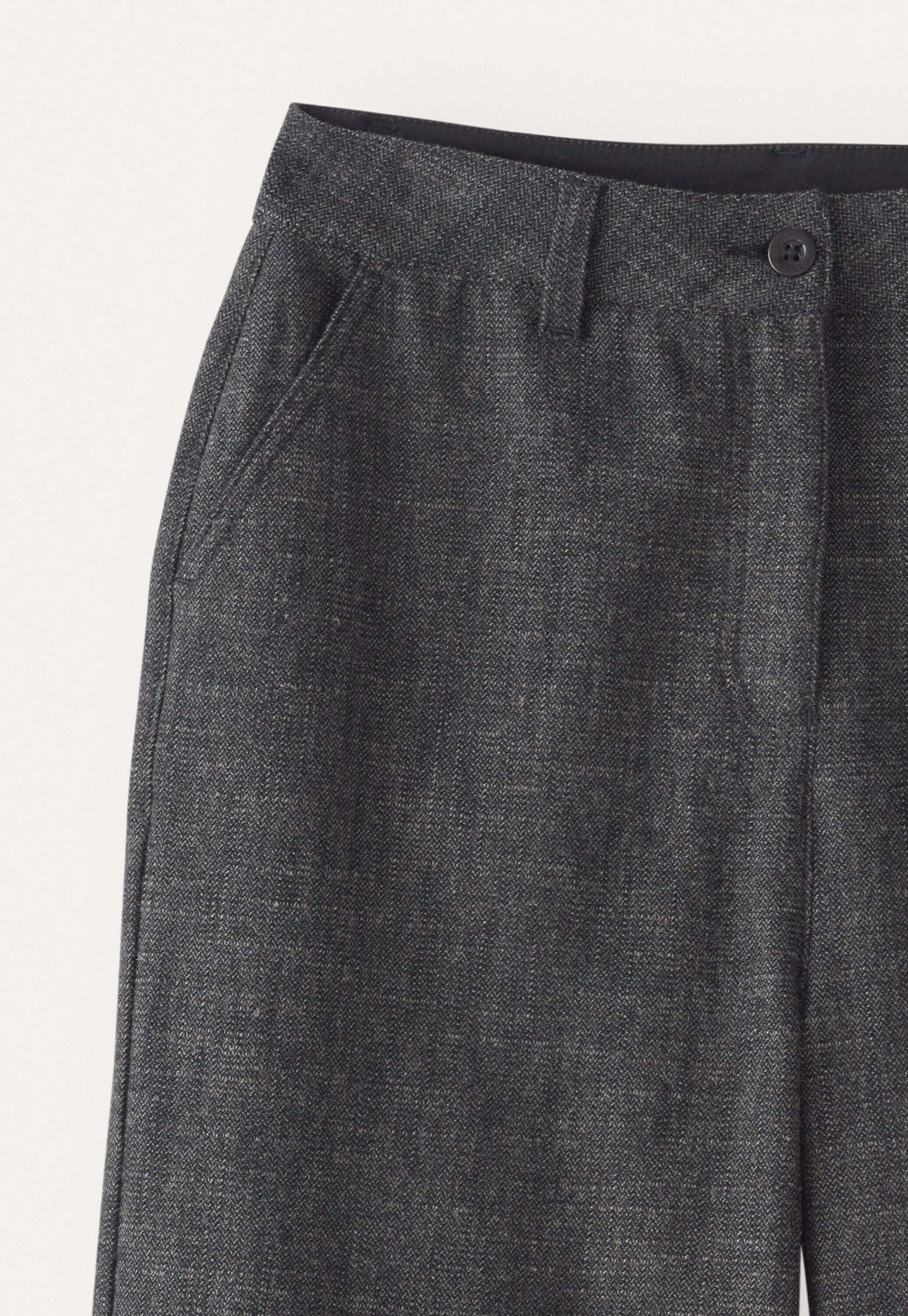 Barrel-leg trousers